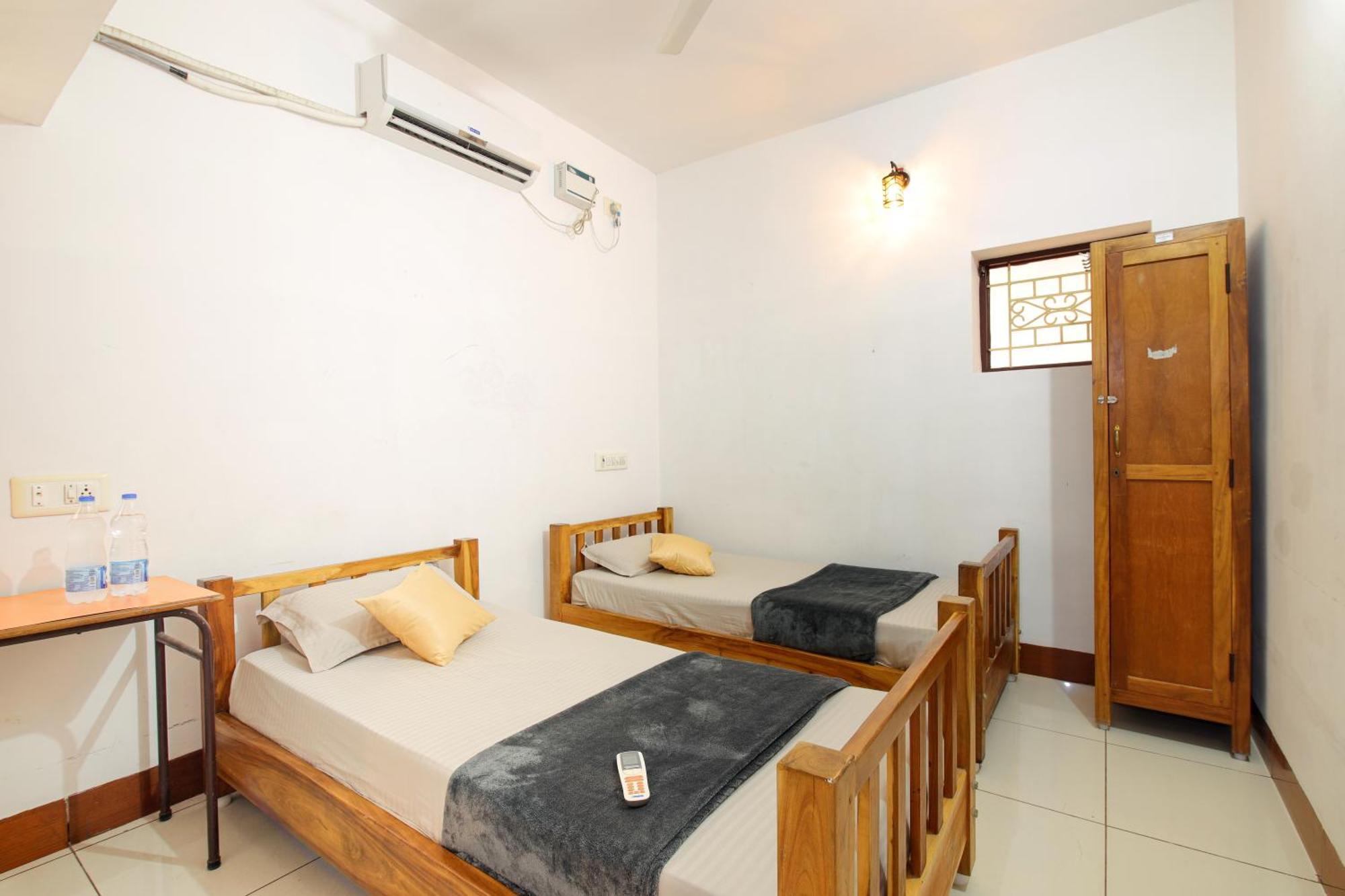 Manora Residency Hotel Pondicherry Bagian luar foto
